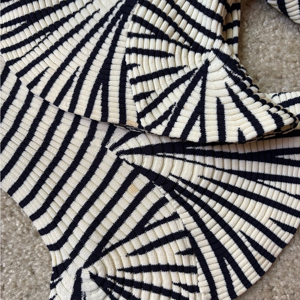 Commense Ribbed Knit Top - Picture 9 of 11